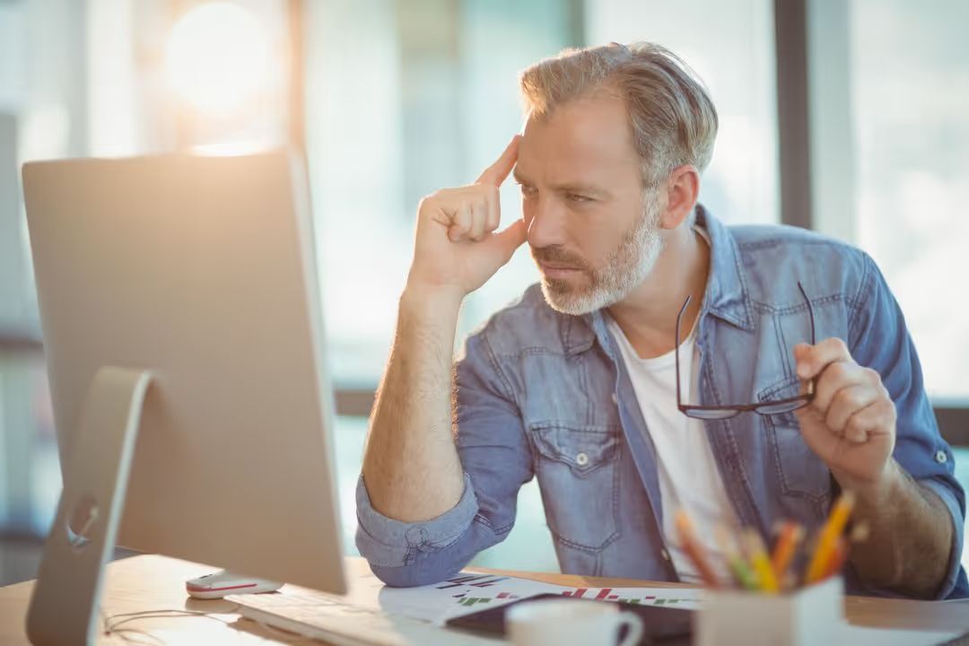 Male graphic designer working on a computer - The importance of formal education for a graphic designer - Image