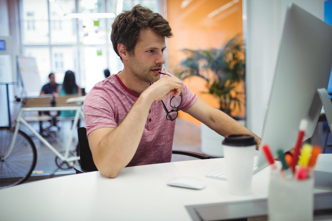 Male executive working at his desk - Work with someone who can provide an alternative opinion on the content you create - Image