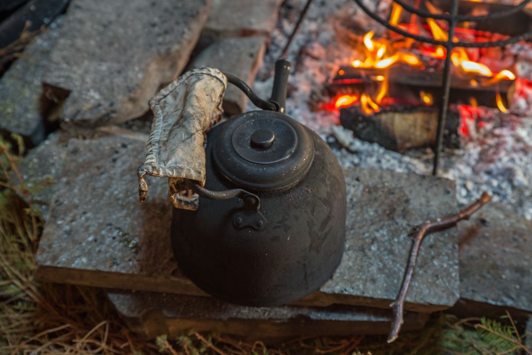 Kettles Over Fire Fire Photos, Images and Pictures