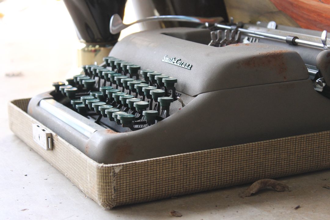 Side image of an old typewriter that is covered in dust - Simple but powerful tactics for crafting compelling ad copies that drive sales - Image