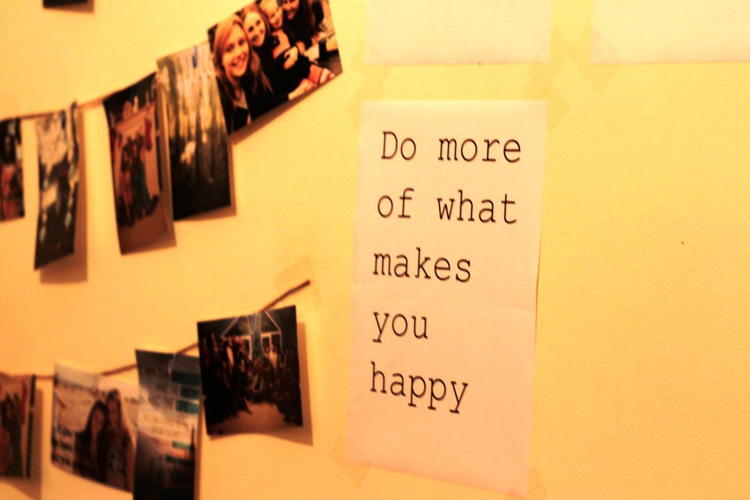 Image of a Printed Quote with Accompanying Images of a Collection of Friends, on a Persons Wall