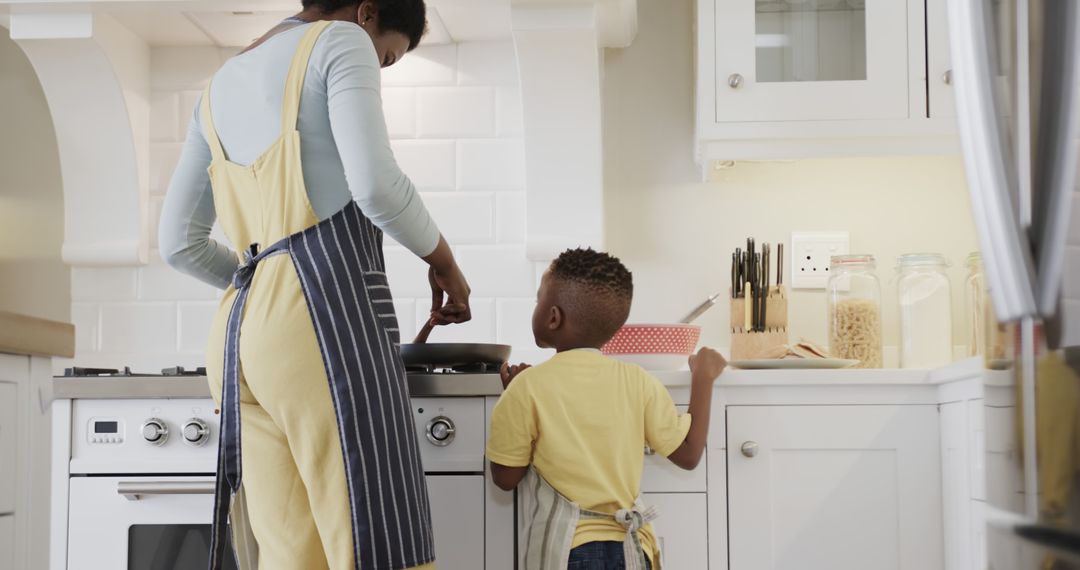 Free Photo  African american mother and son cooking together in the kitchen