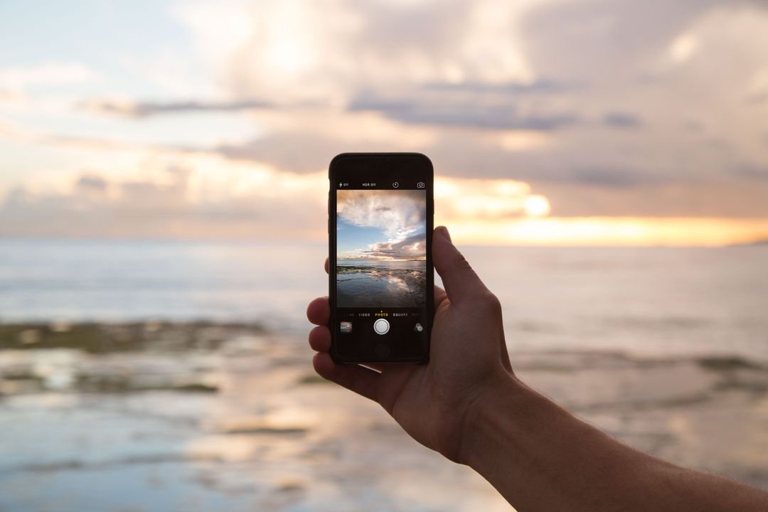Image of a Smartphone taking a Picture of the Sea