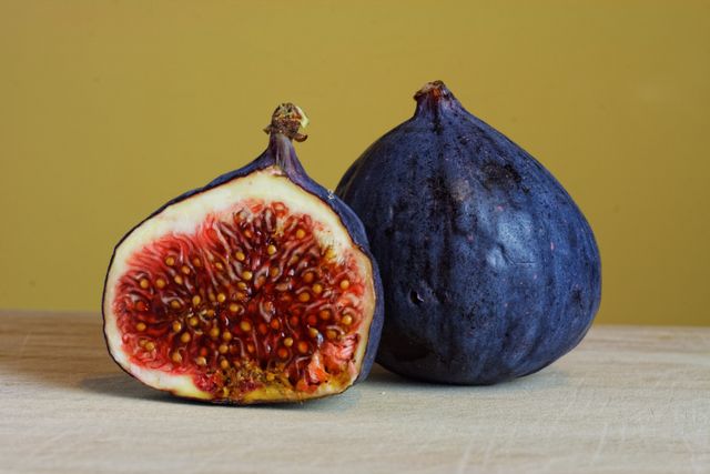 Figs fruits food - Download Free Stock Photos Pikwizard.com