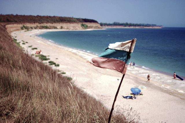 Blue Ocean Near on White Sands With White Blue and Red Flag on Shore - Download Free Stock Photos Pikwizard.com