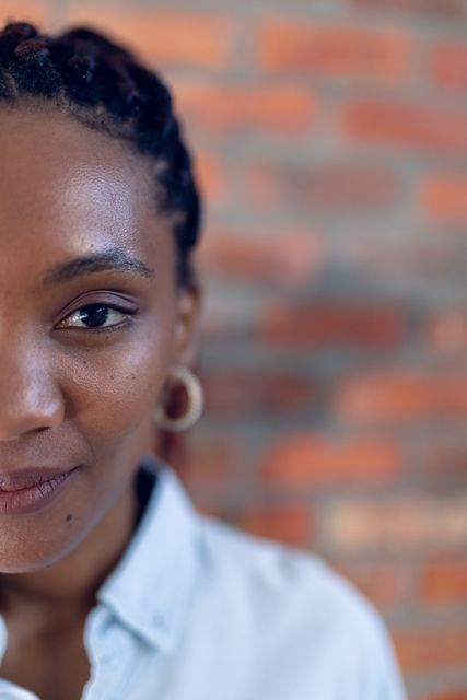 Cropped portrait of young beautiful african american businesswoman at workplace - Download Free Stock Photos Pikwizard.com