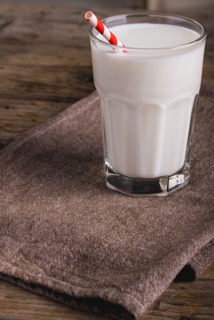 Close-up of straw in milk glass on napkin at table, copy space - Download Free Stock Photos Pikwizard.com