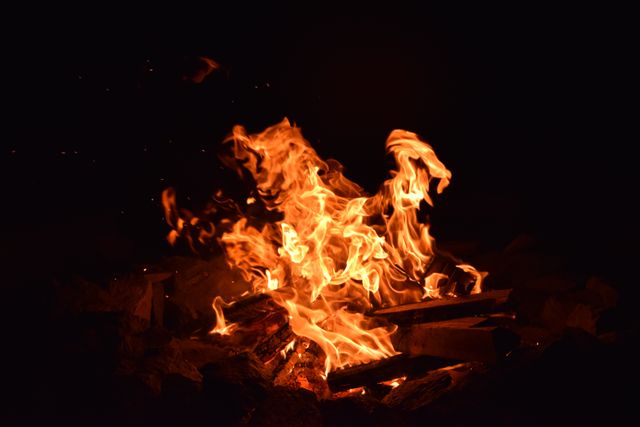 Burn campfire embers fire - Download Free Stock Photos Pikwizard.com