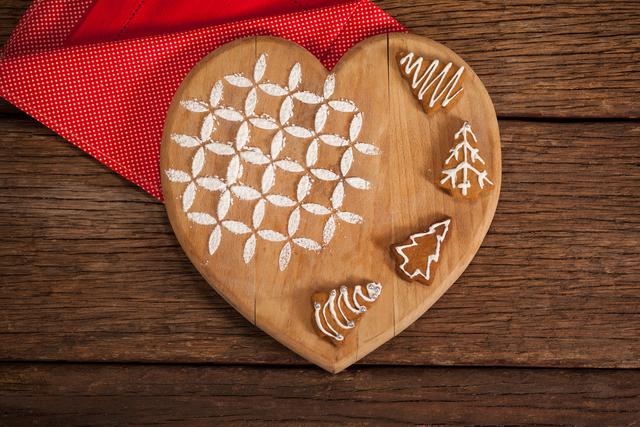 Ginger bread decorated on wooden board - Download Free Stock Photos Pikwizard.com