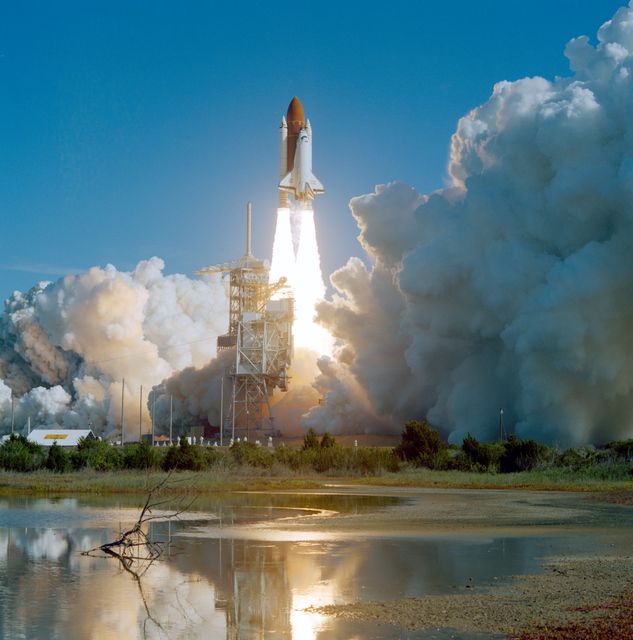 STS-42 Discovery, Orbiter Vehicle (OV) 103, lifts off from KSC LC Pad - Download Free Stock Photos Pikwizard.com