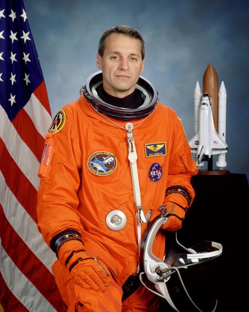 JOHNSON SPACE CENTER, HOUSTON, TEXAS -- (JSC 2000-03747) -- Official portrait of astronaut Richard M. Linnehan, Mission Specialist