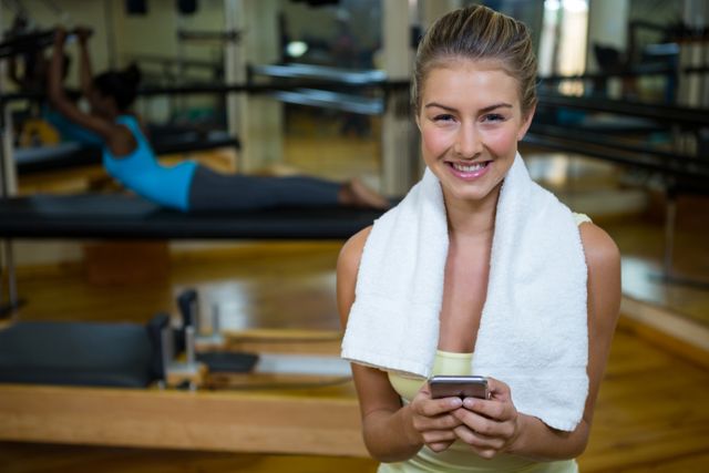 Portrait of beautiful fit woman using mobile phone after workout - Download Free Stock Photos Pikwizard.com