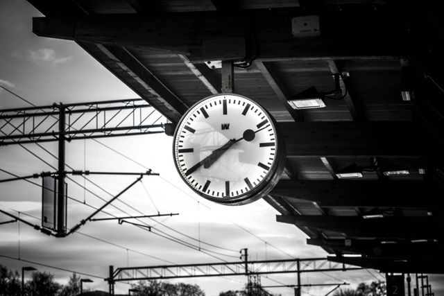 Clock Timepiece Analog clock - Download Free Stock Photos Pikwizard.com