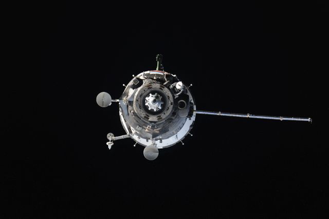 Soyuz TMA-14M (40S) approaching the ISS - Download Free Stock Photos Pikwizard.com