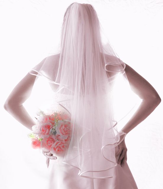 Woman in White Veil Holding Pink Rose Bouquet Flower - Download Free Stock Photos Pikwizard.com