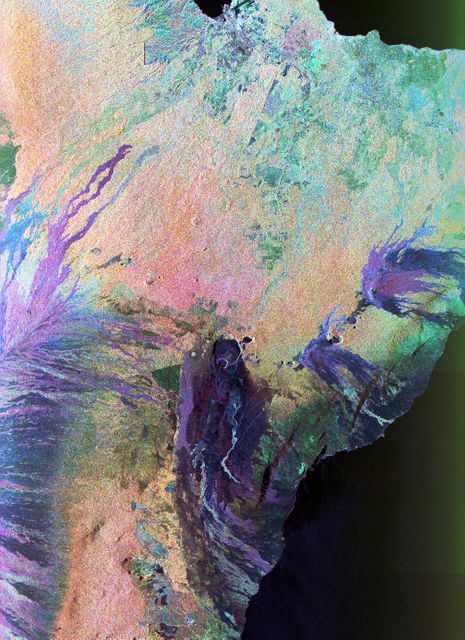 This color composite C-band and L-band image of the Kilauea volcano on the Big Island of Hawaii was acquired by NASA Spaceborne Imaging Radar-C/X-band Synthetic Aperture Radar SIR-C/X-SAR flying on space shuttle Endeavour.