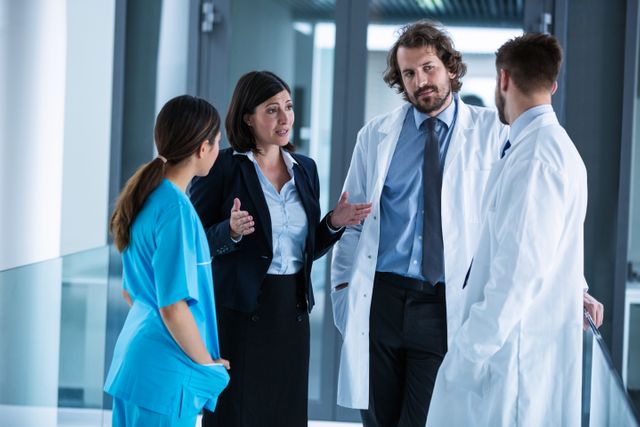 Businesswoman interacting with doctors in hospital