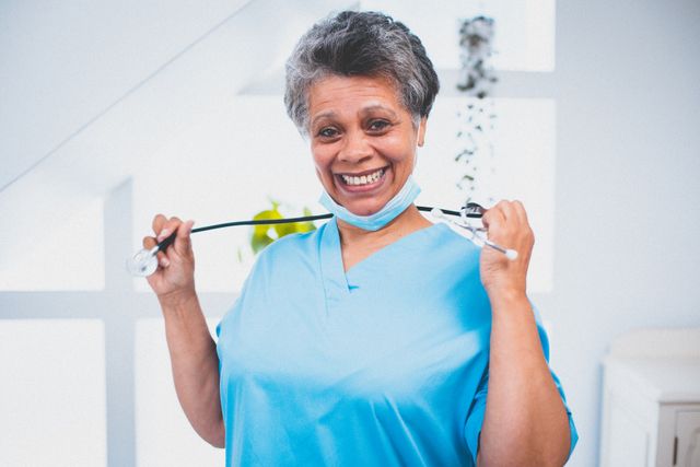Portrait of african american female senior doctor wearing face mask smiling to camera - Download Free Stock Photos Pikwizard.com