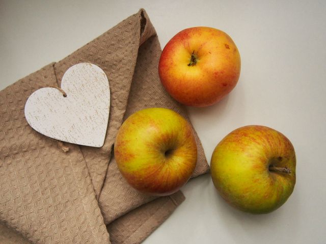 Apples fruits food  - Download Free Stock Photos Pikwizard.com