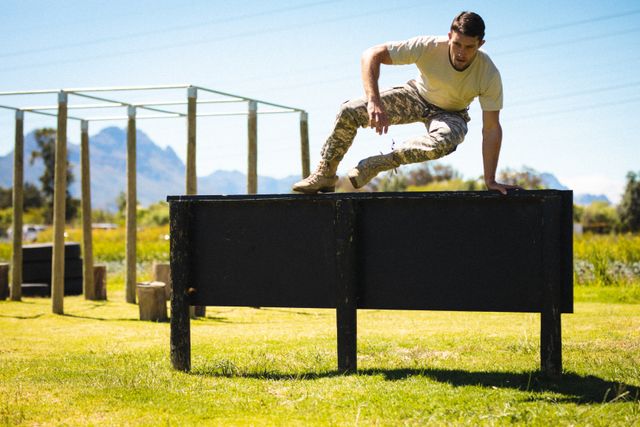 Full length of caucasian young male army soldier crossing hurdle during bootcamp training - Download Free Stock Photos Pikwizard.com