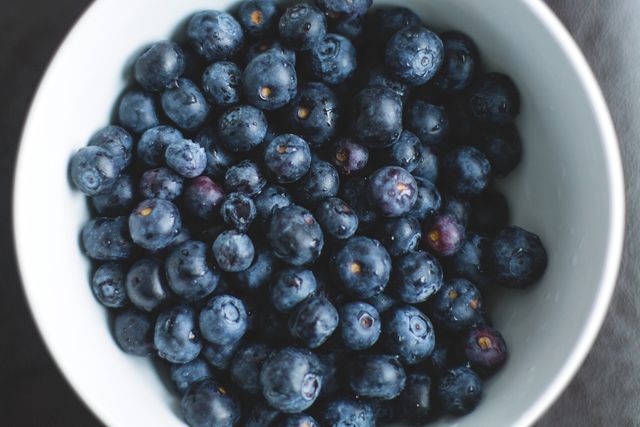 Blueberries berries food breakfast - Download Free Stock Photos Pikwizard.com