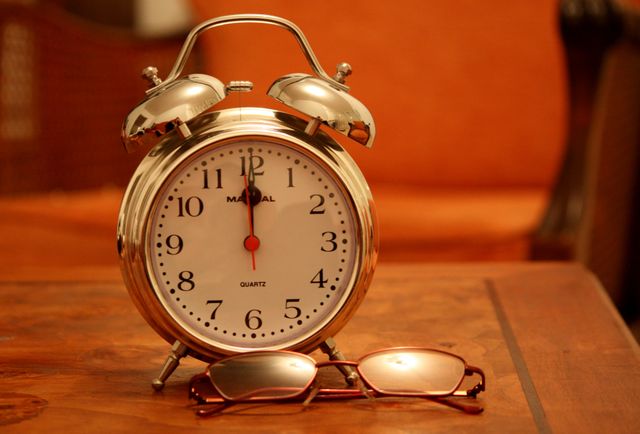 Alarm clock analogue antique classic - Download Free Stock Photos Pikwizard.com