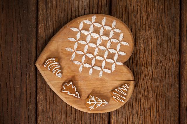 Ginger bread decorated on wooden board - Download Free Stock Photos Pikwizard.com
