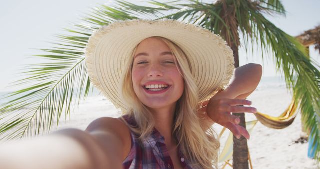Happy caucasian woman taking selfie and smiling on beach - Download Free Stock Photos Pikwizard.com