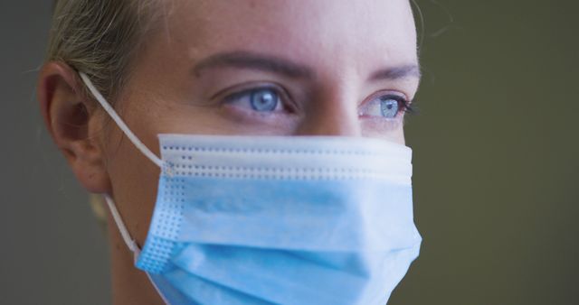 Portrait of caucasian female doctor wearing face mask looking to camera. medicine, health and healthcare services during coronavirus covid 19 pandemic.