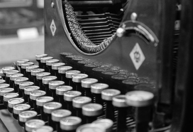 Typewriter vintage oldschool- Download Free Stock Photos Pikwizard.com