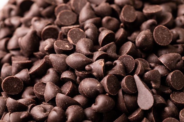 Close-up full frame shot of fresh chocolate chips heap - Download Free Stock Photos Pikwizard.com