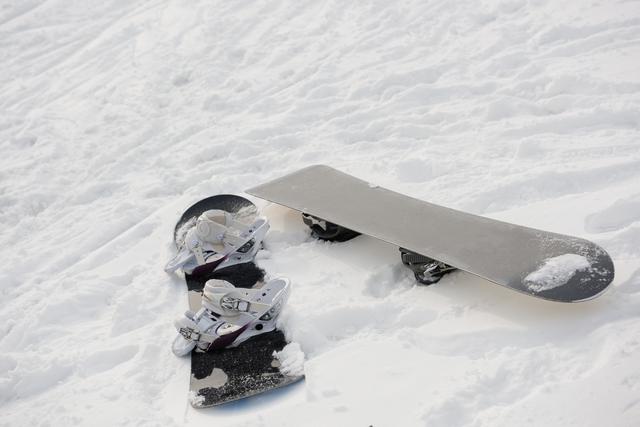 Snowboard on snowy slope in ski resort - Download Free Stock Photos Pikwizard.com